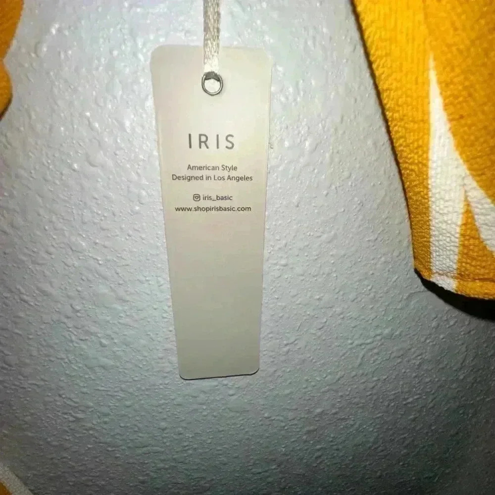 NWT! Iris Basic Yellow & White Striped Crop Top Size S - Picture 3 of 8